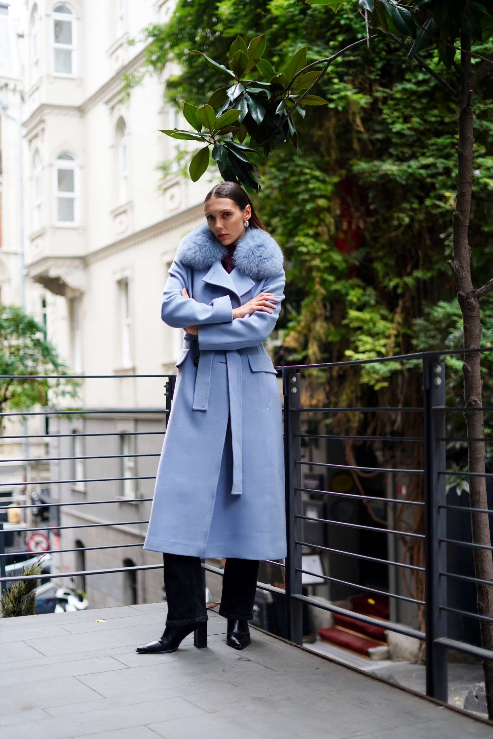 Buz Mavisi Kürk Yakalı Kaban