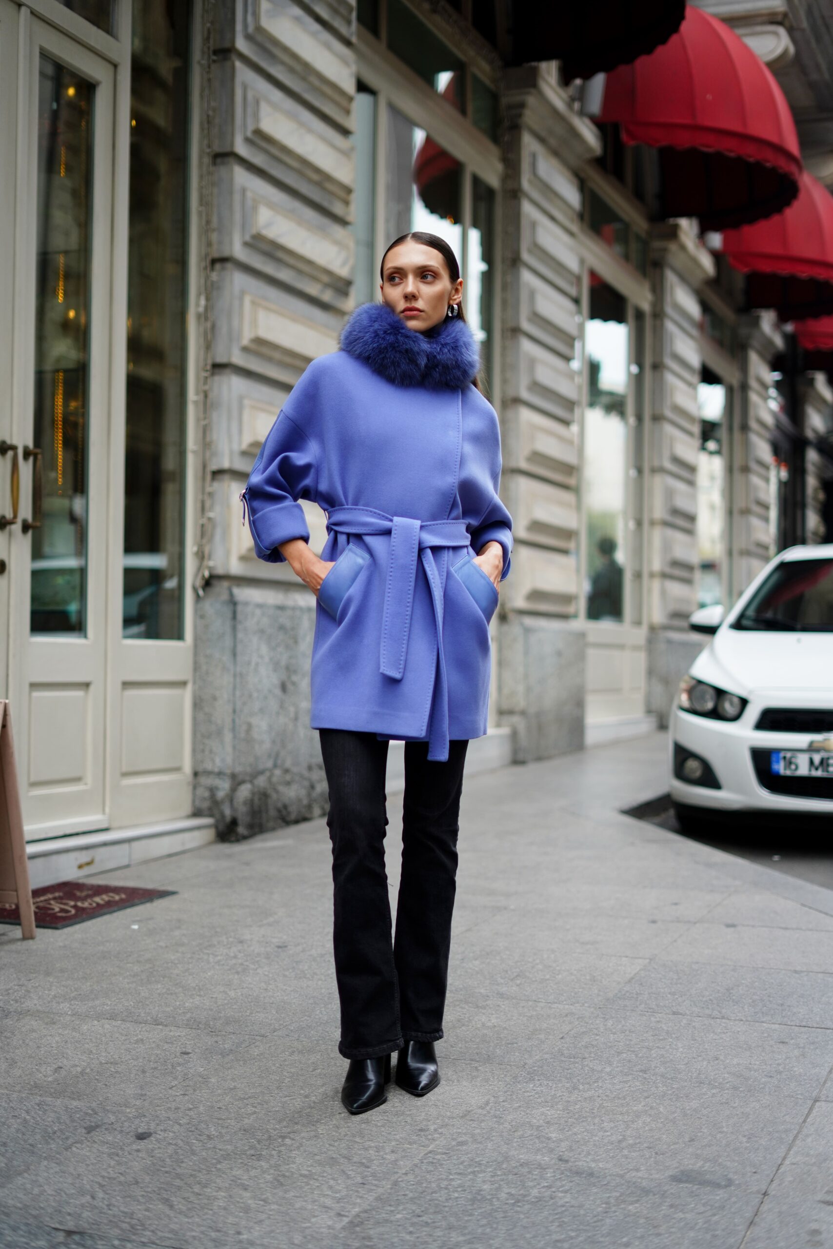 Royal Mavi Kürk Yakalı Kaban